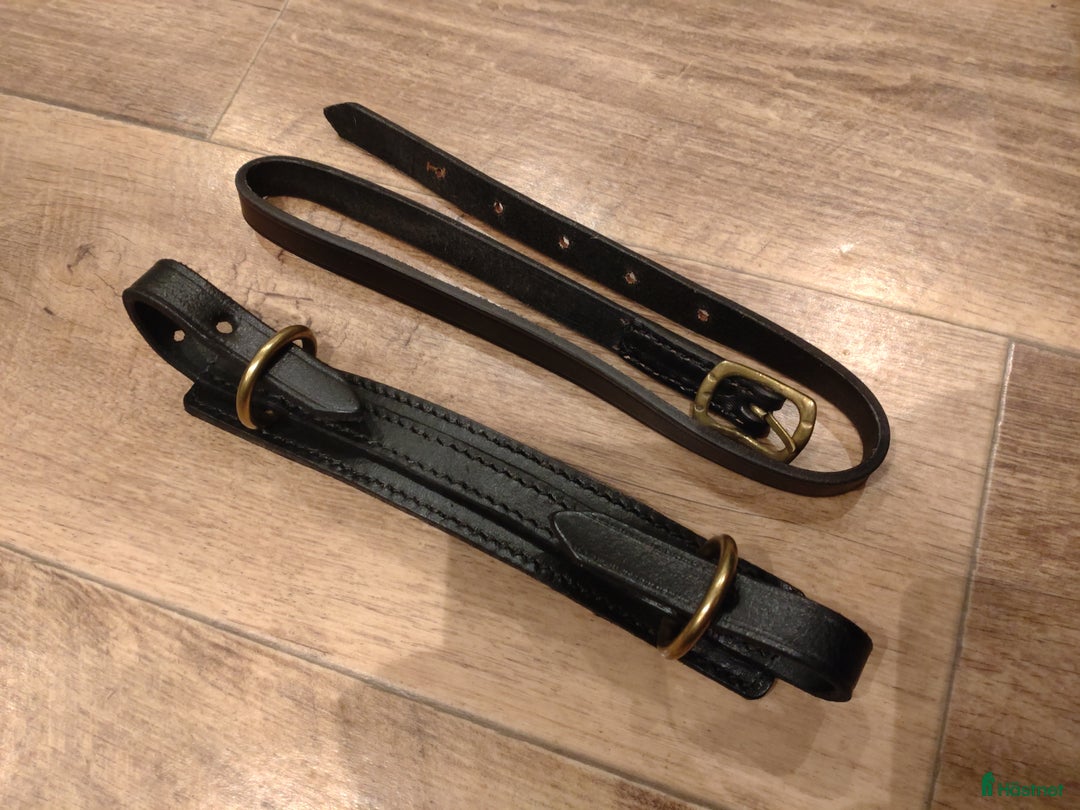 Träns hästutrustning till salu: Cavemore nosdel och tygel svart/ mässing  i Klippan - Annons 4