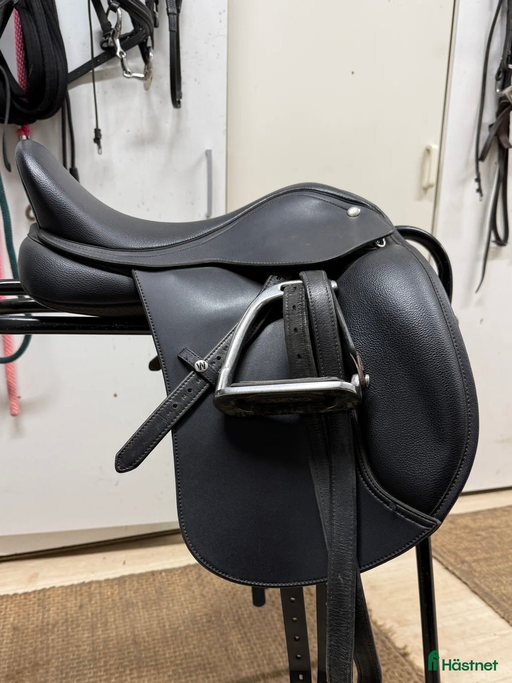 Sadlar hästutrustning Dressyrsadel 15 tum - Annons 2