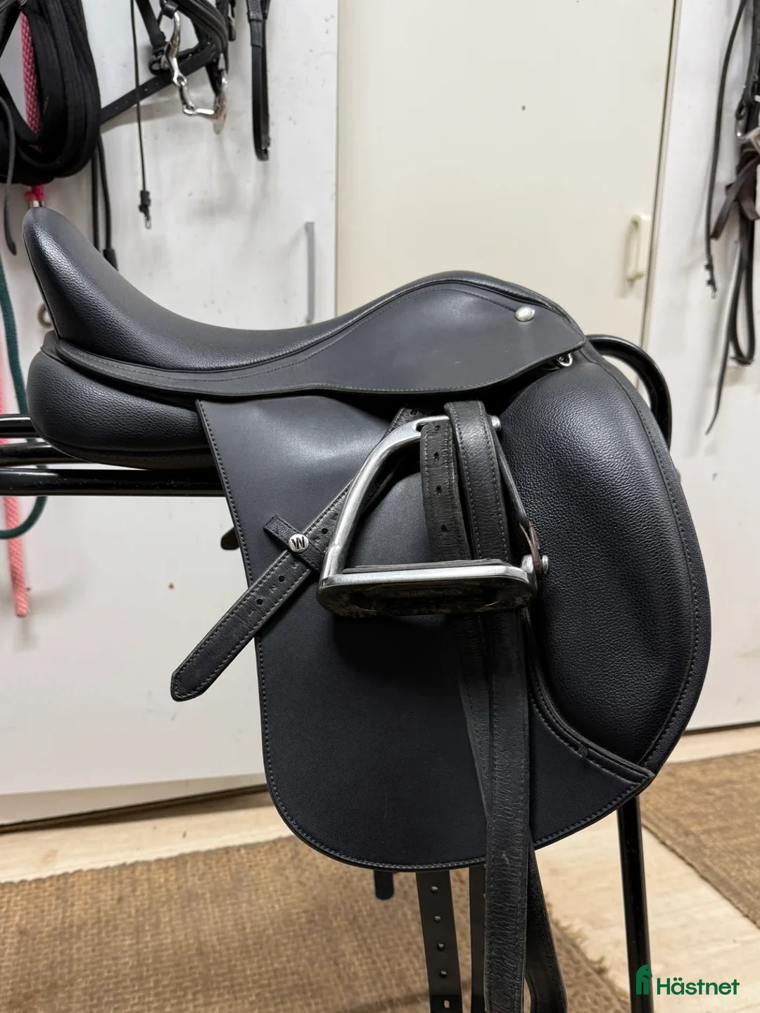 Sadlar hästutrustning till salu: Dressyrsadel 15 tum - Annons 1