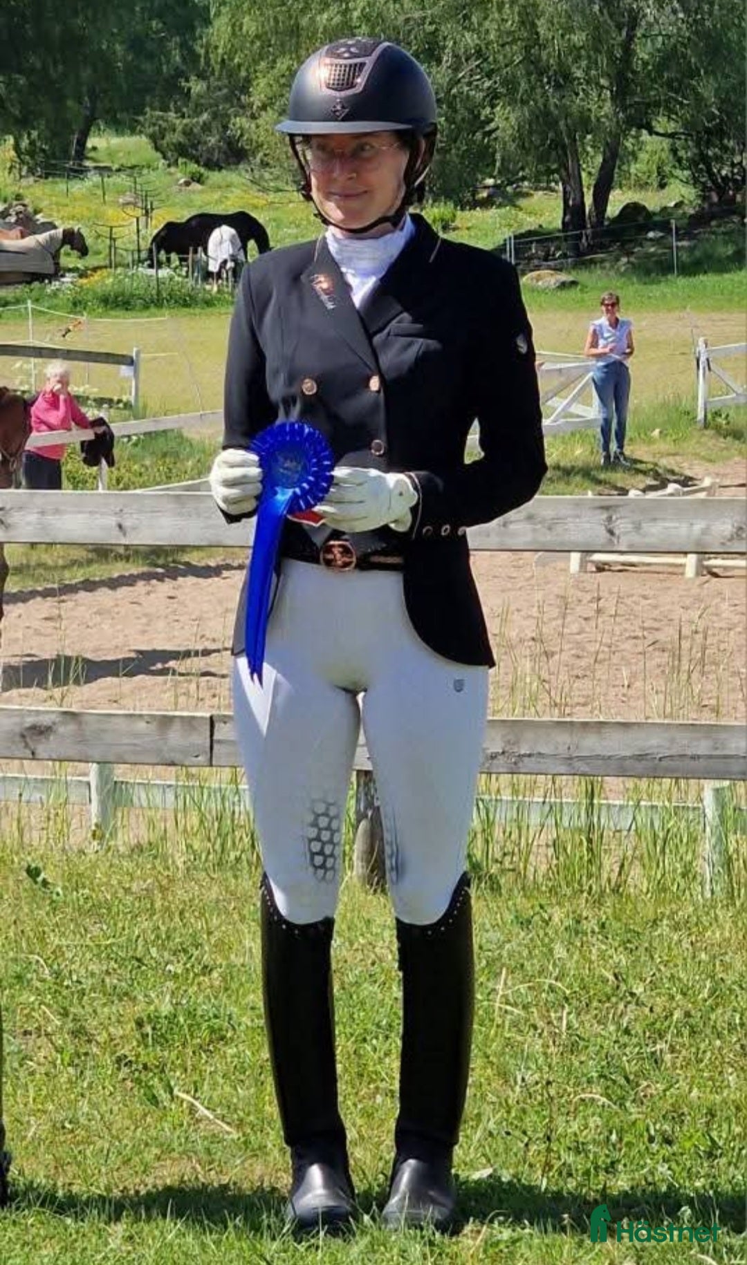 Jackor & Kavajer ryttarutrustning till salu: FYNDA kavaj! i Ljungsbro - Annons 23