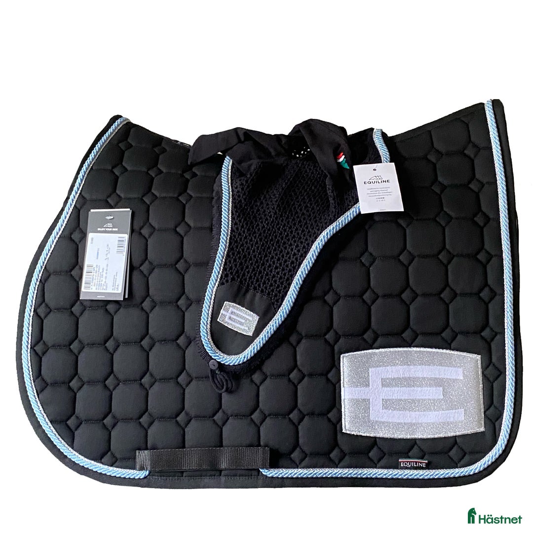 Schabrak & Vojlockar hästutrustning till salu: Säljer E logga schabrak!🩵🩶 i Trelleborg - Annons 1