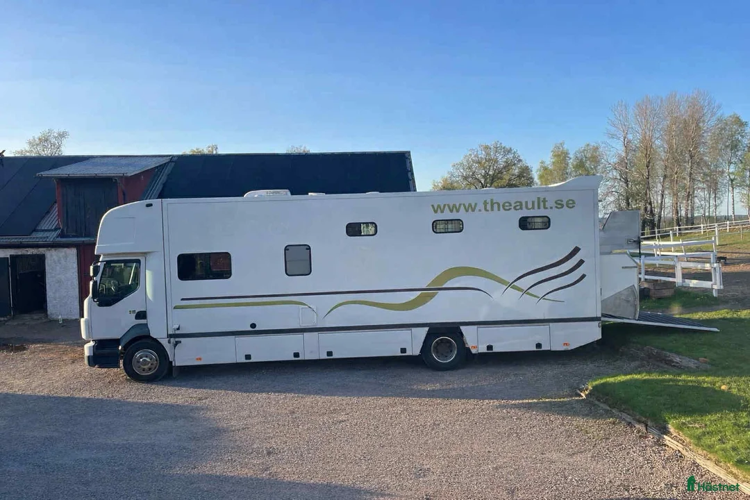Hästlastbilar  fordon & transport till salu: 6-hästars lastbil med bodel i Alingsås - Annons 1