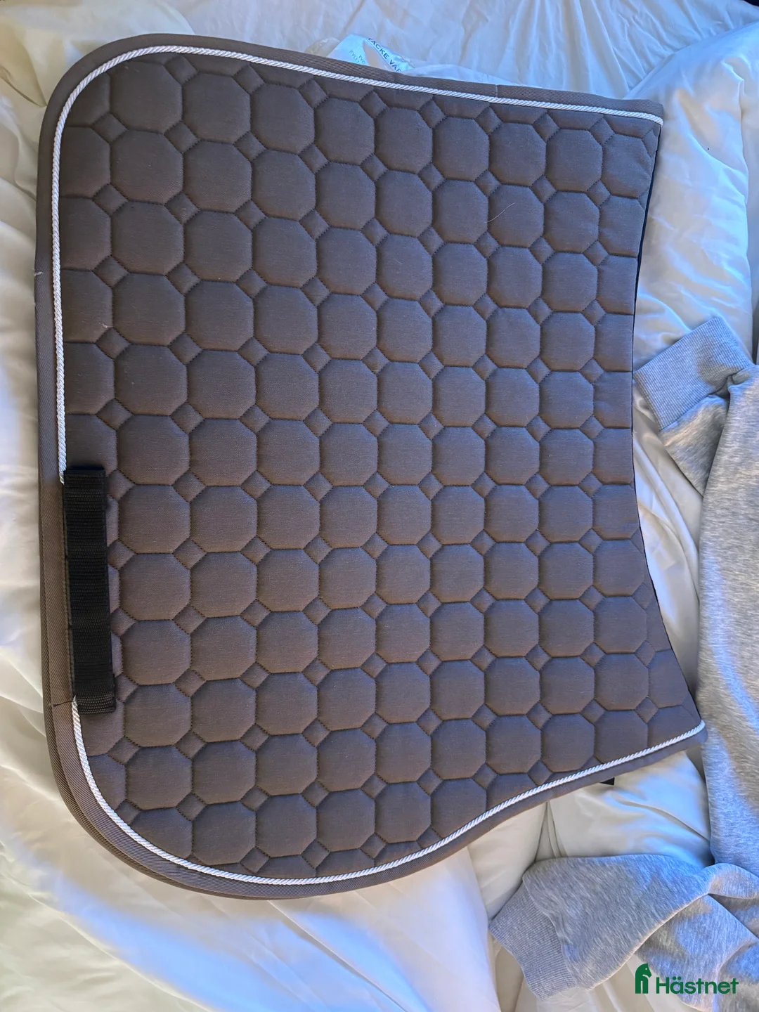 Schabrak & Vojlockar hästutrustning till salu: Helt nytt Equiline schabrak i Höllviken - Annons 2