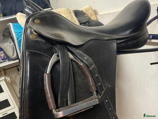 Sadlar hästutrustning till salu: Äldre dressyrsadel - Annons 1