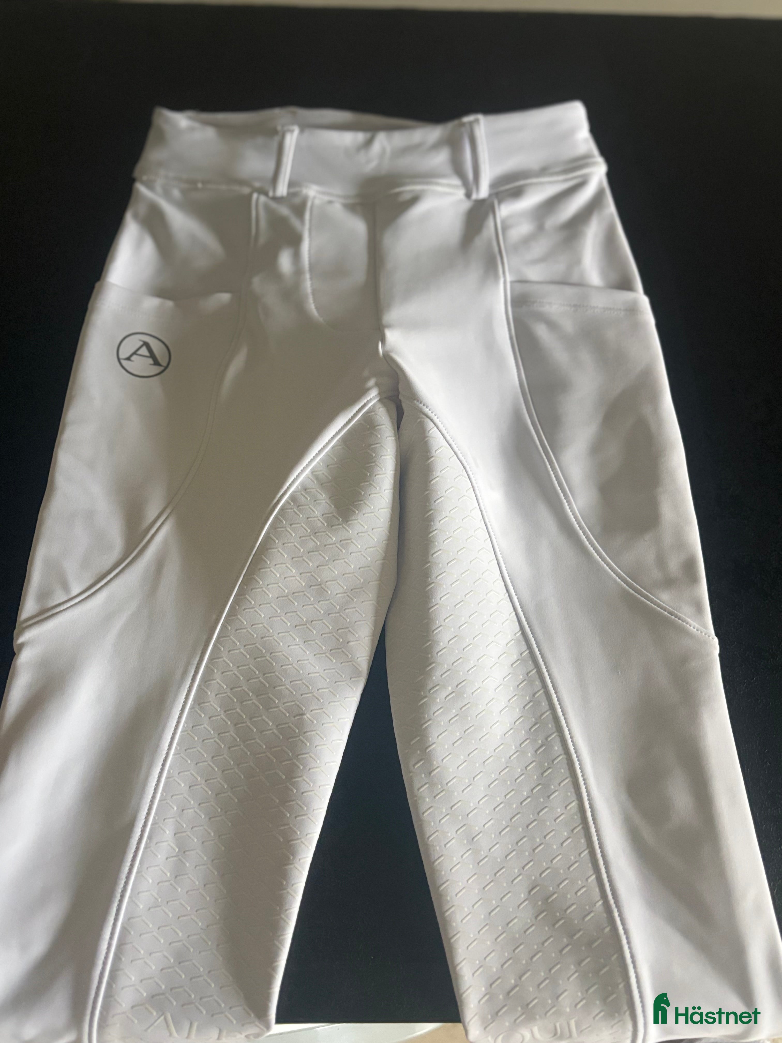 Ridbyxor ryttarutrustning till salu: helt nya alequi ridbyxor  i Tierp - Annons 24