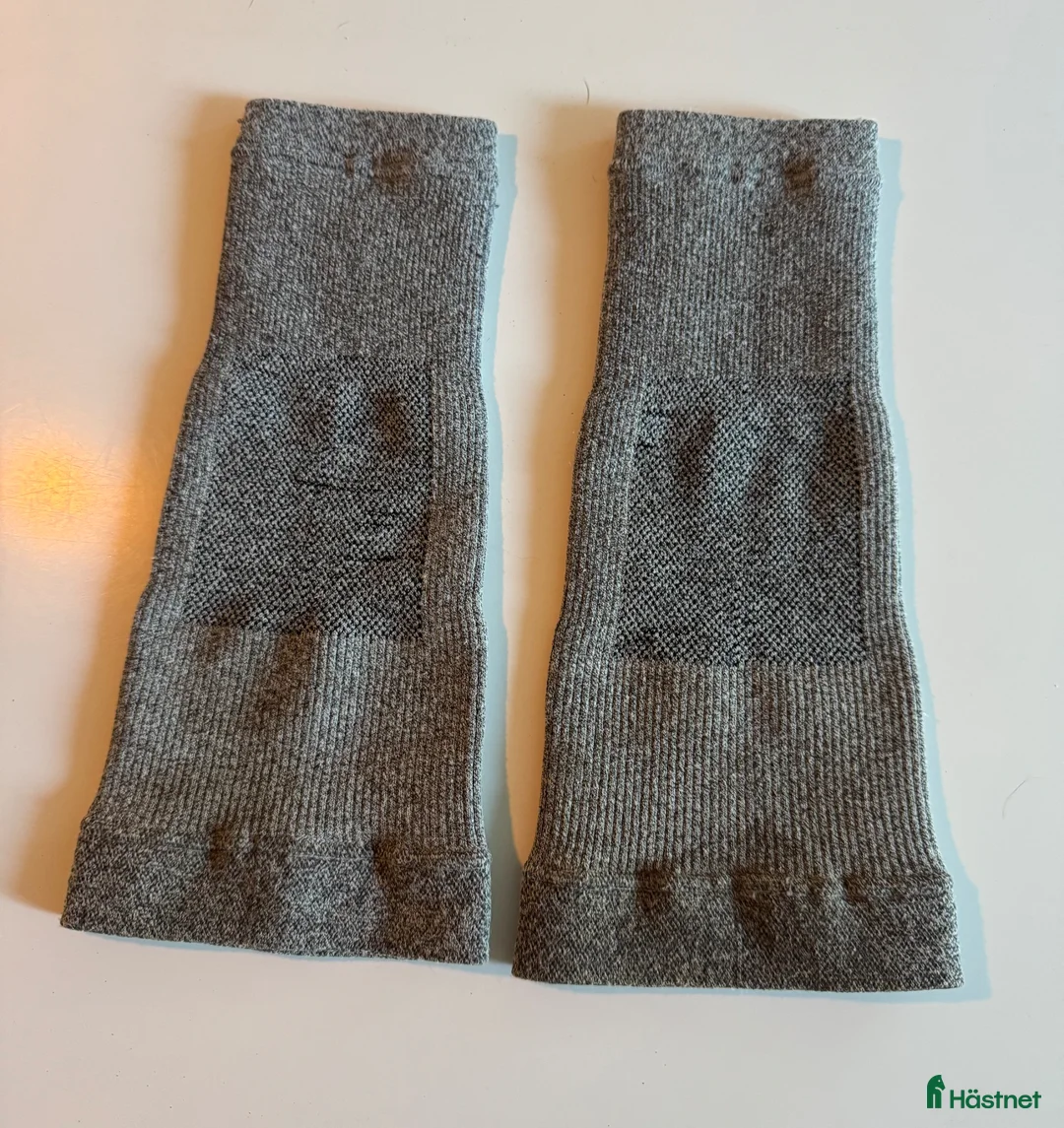 Benskydd hästutrustning till salu: Incrediwear kylstrumpor - Annons 2