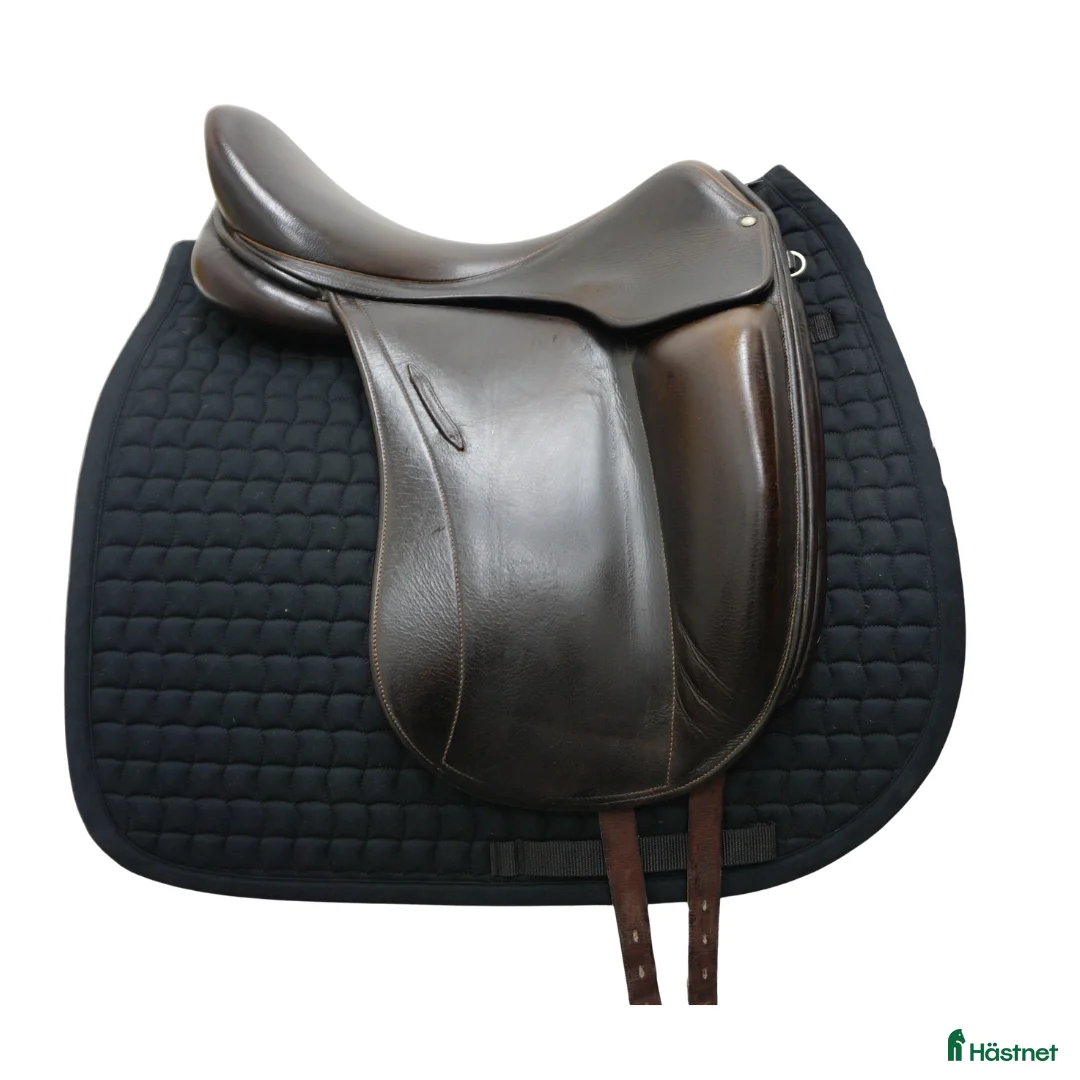 Sadlar hästutrustning till salu: Childeric Dressage 18,5" - Annons 2