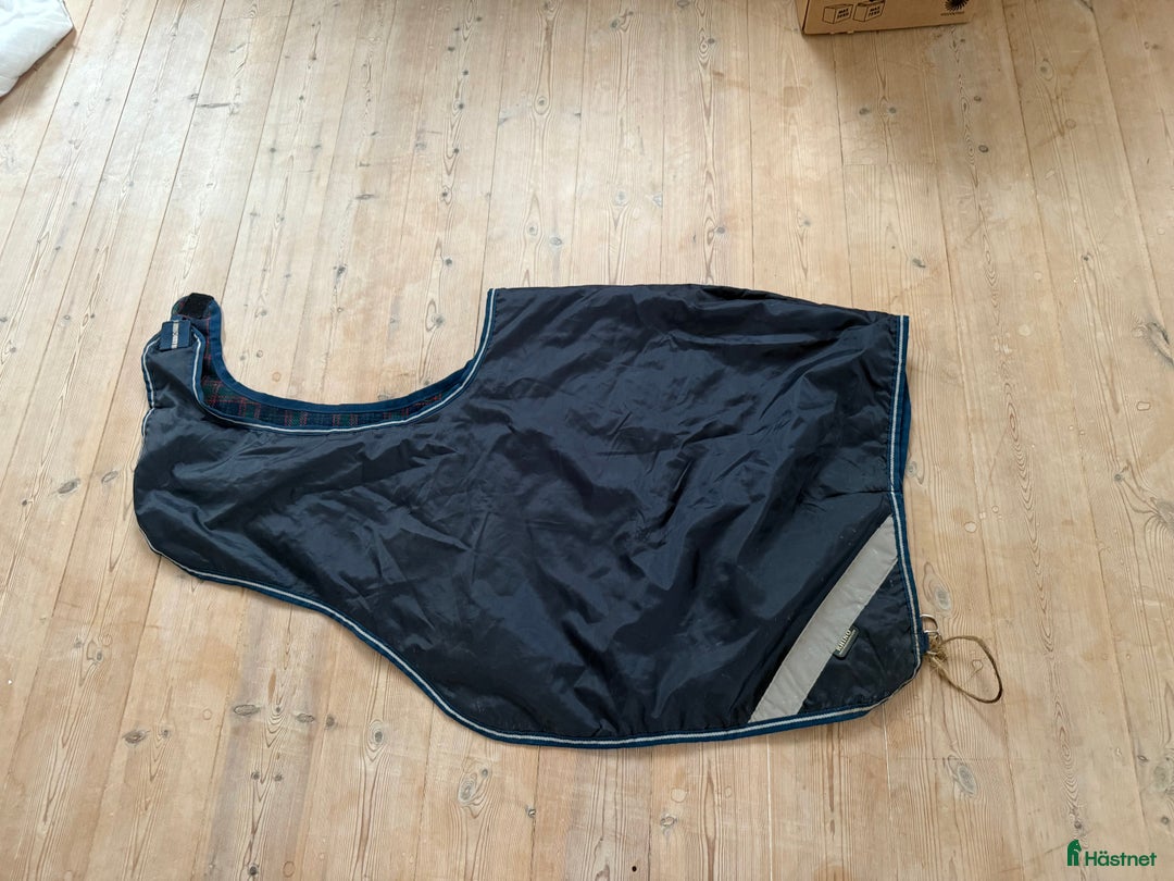 Täcken hästutrustning till salu: Superfint skrittäcke! i Höllviken - Annons 3