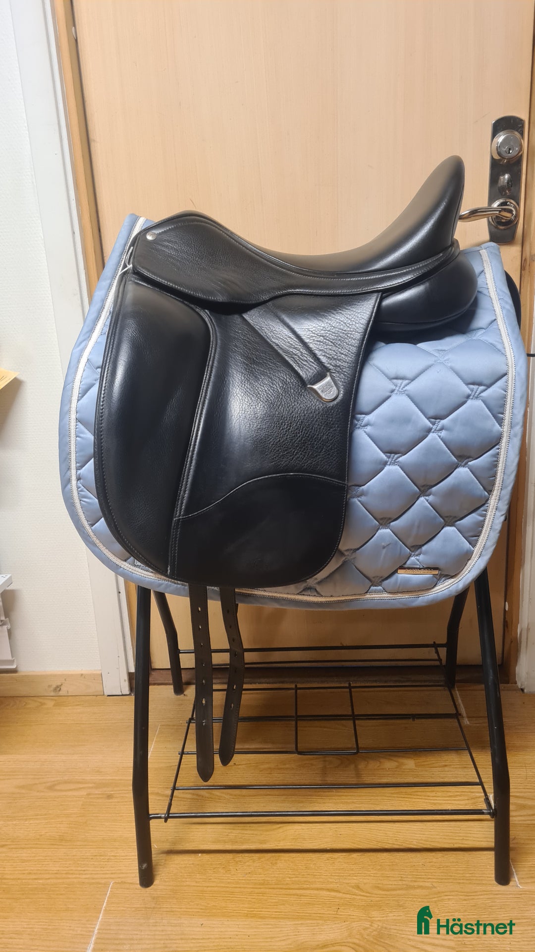 Sadlar hästutrustning till salu: Bates Dressage i Hamneda - Annons 1