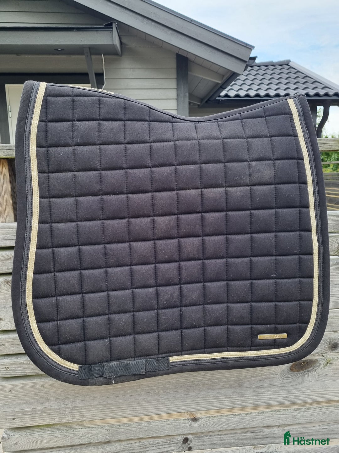 Schabrak & Vojlockar hästutrustning till salu: Lamicell dressyrschabrak i Tvååker - Annons 1