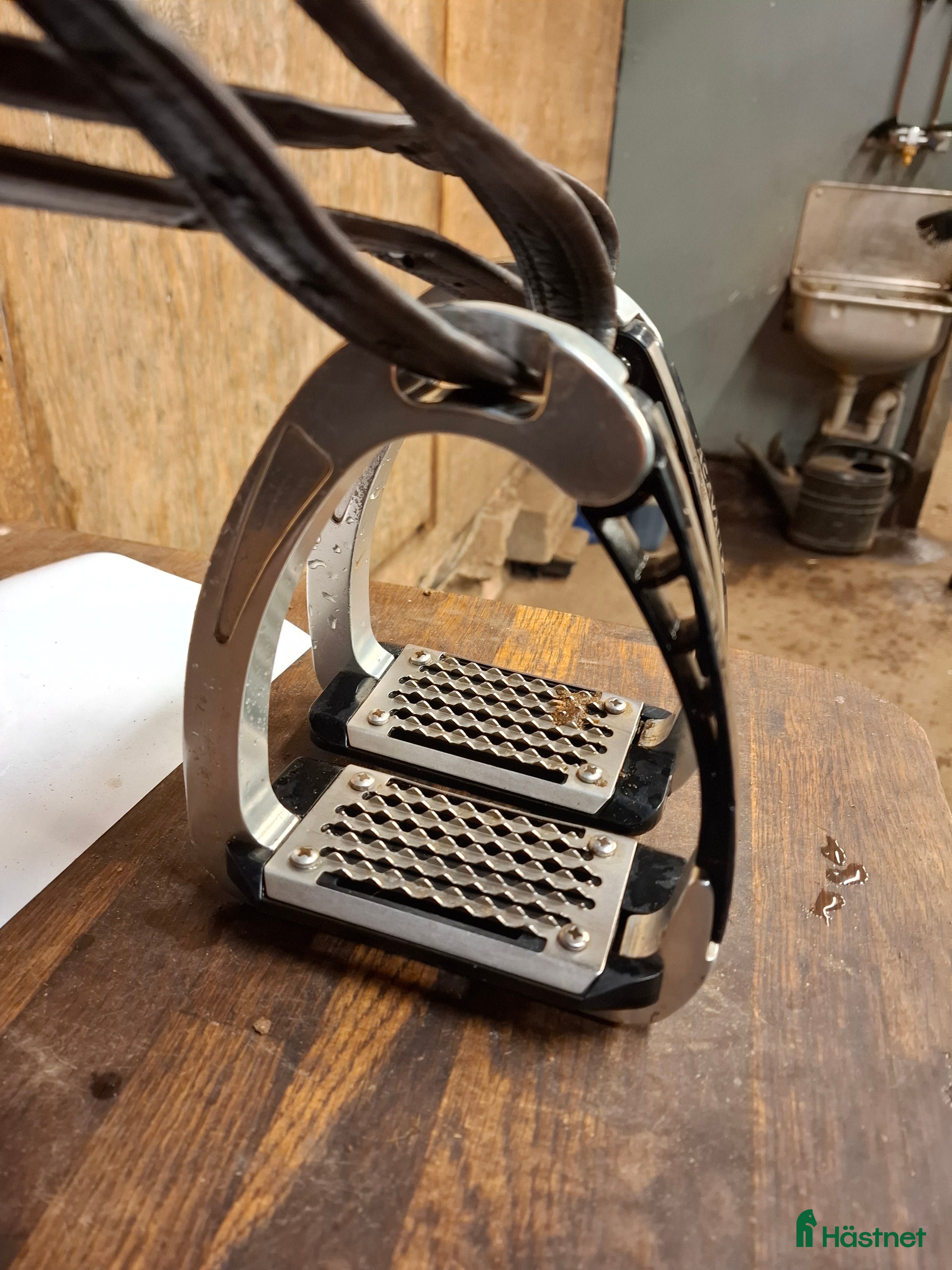 Stigbyglar hästutrustning till salu: Acavallo stigbyglar  i Sorunda - Annons 1