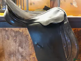 Sadlar hästutrustning till salu: Äldre vid Hubertus 17 tum sadel hela stroppar i Gammelstad - Annons 4