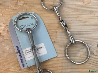 Bett hästutrustning Sprenger Stainox och Globus bett - Annons 1