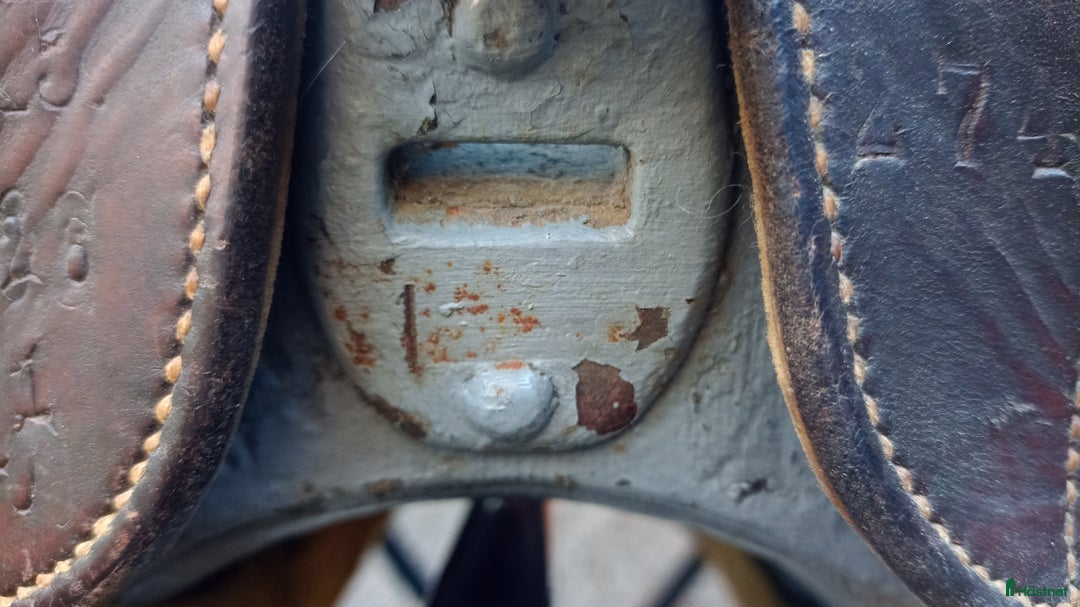 Sadlar hästutrustning till salu: Arme'sadel från k5 skånska husarregemtet  i Stigtomta - Annons 3