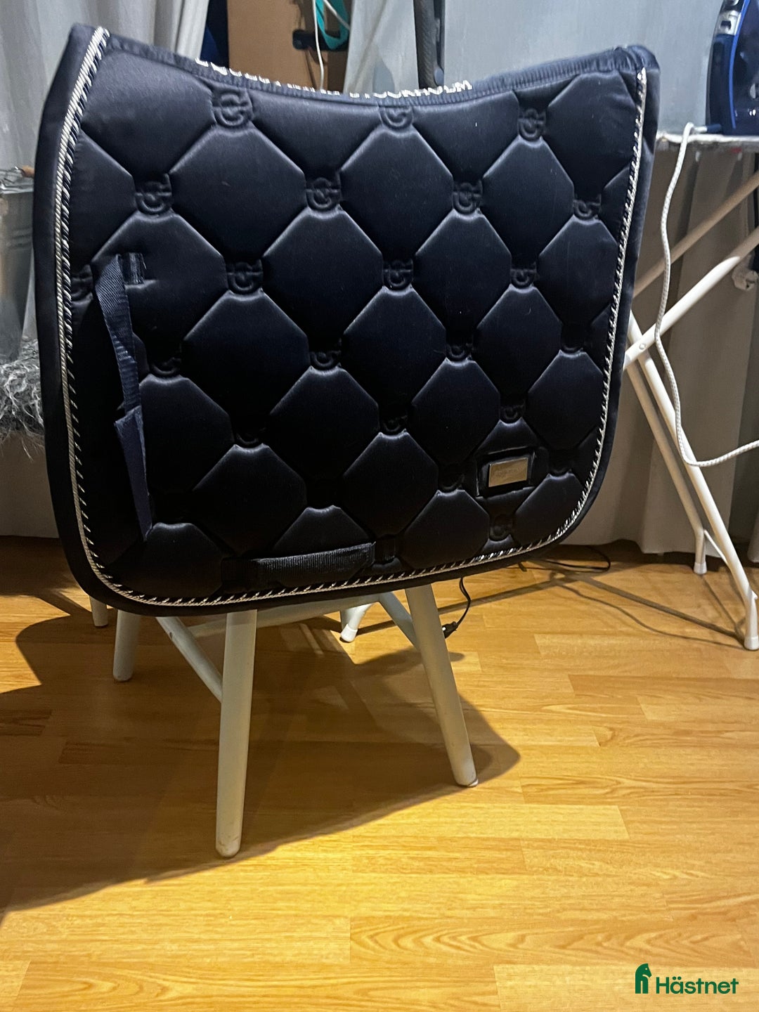 Schabrak & Vojlockar hästutrustning till salu: Blått equestrian Stockholm schabrak - Annons 1