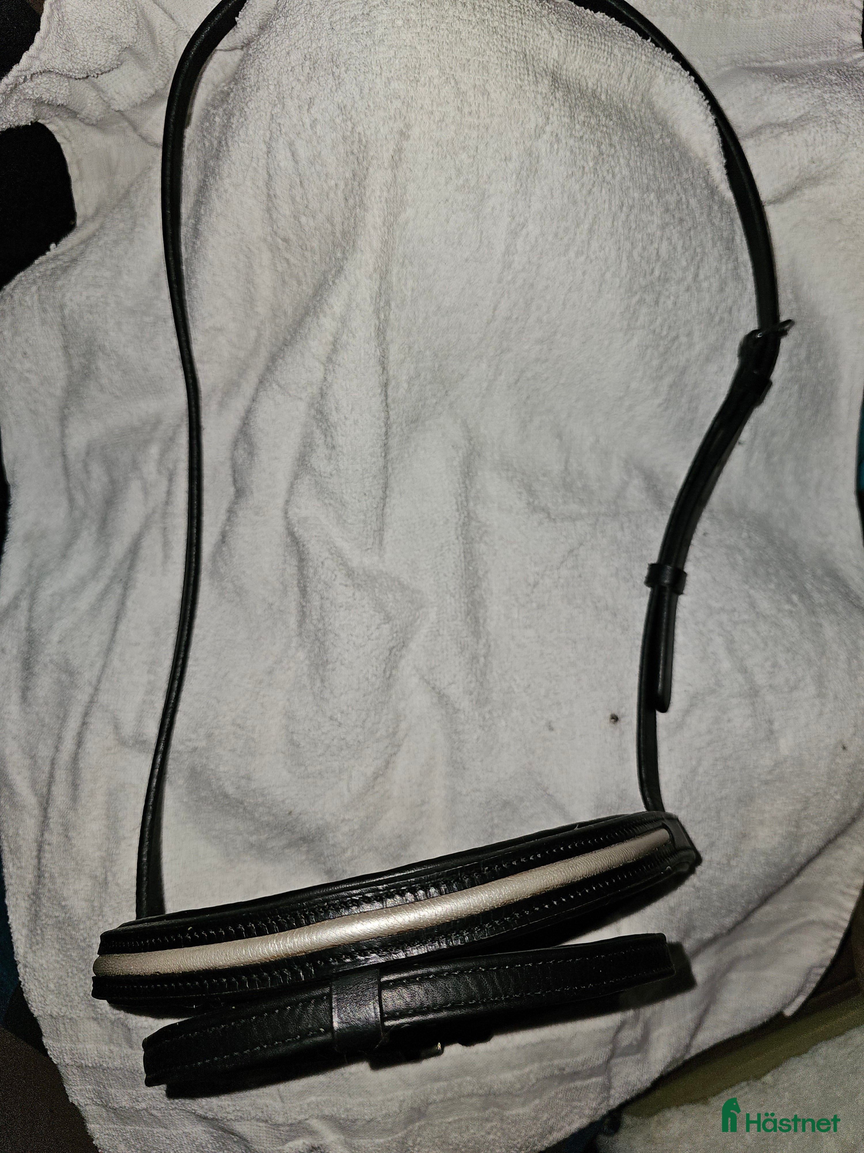 Träns hästutrustning till salu: Nosgrimmor och pannband i Söråker - Annons 4