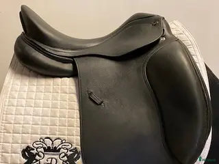Sadlar hästutrustning Dressyrsadel Lippo Revive i Uppsala - Annons 1