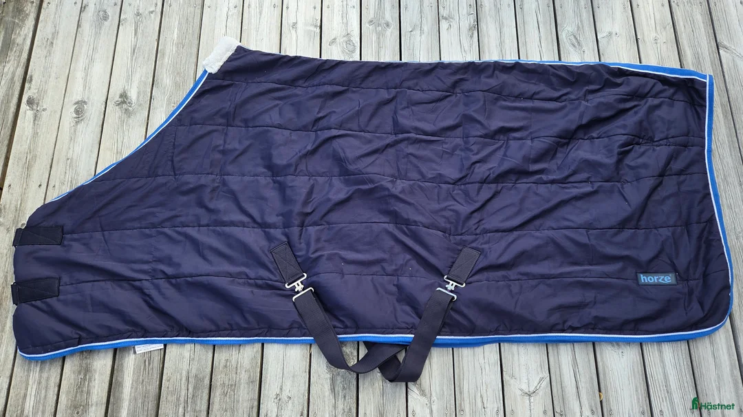 Täcken hästutrustning till salu: Stalltäcke 145 cm i Växjö - Annons 1