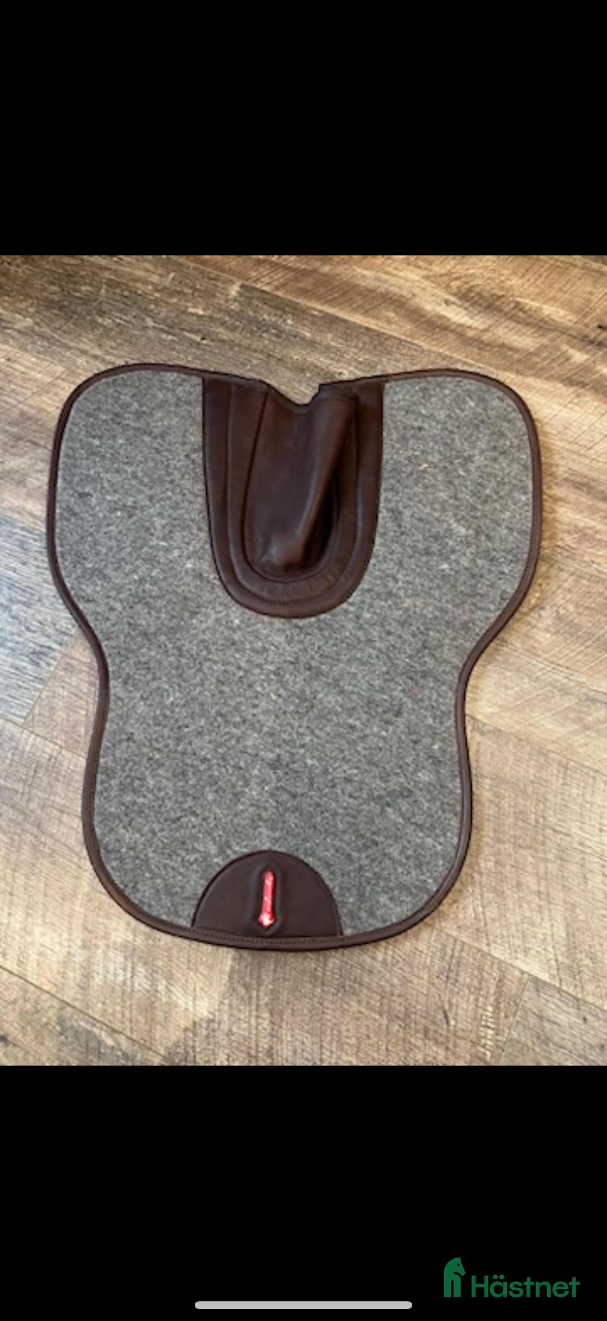 Sadeltillbehör hästutrustning till salu: Nya Equipe filtpaddar i Mantorp - Annons 1