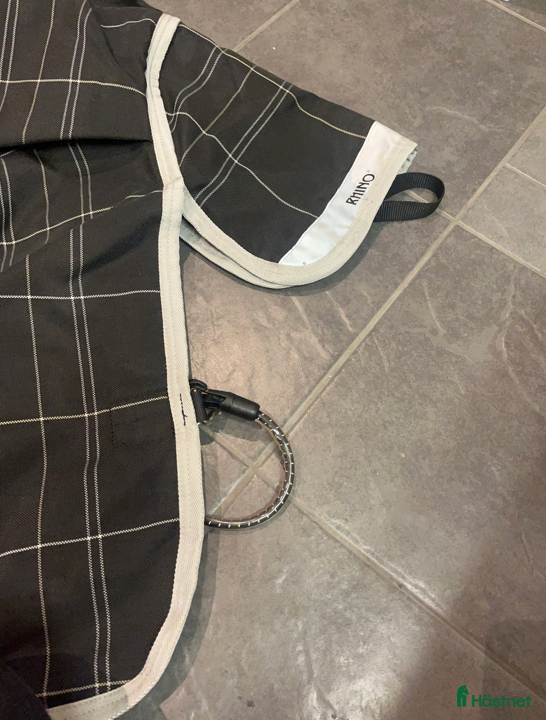 Täcken hästutrustning till salu: Nyskick! Horseware Rhino Pony Wug 100 gram i Väckelsång - Annons 2