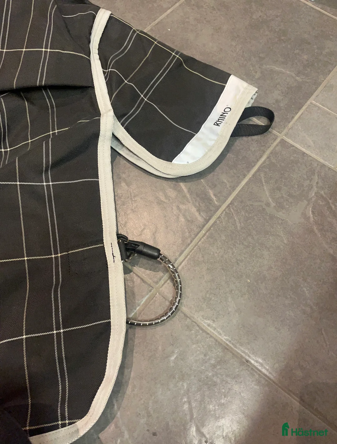 Täcken hästutrustning till salu: Nyskick! Horseware Rhino Pony Wug 100 gram i Väckelsång - Annons 2