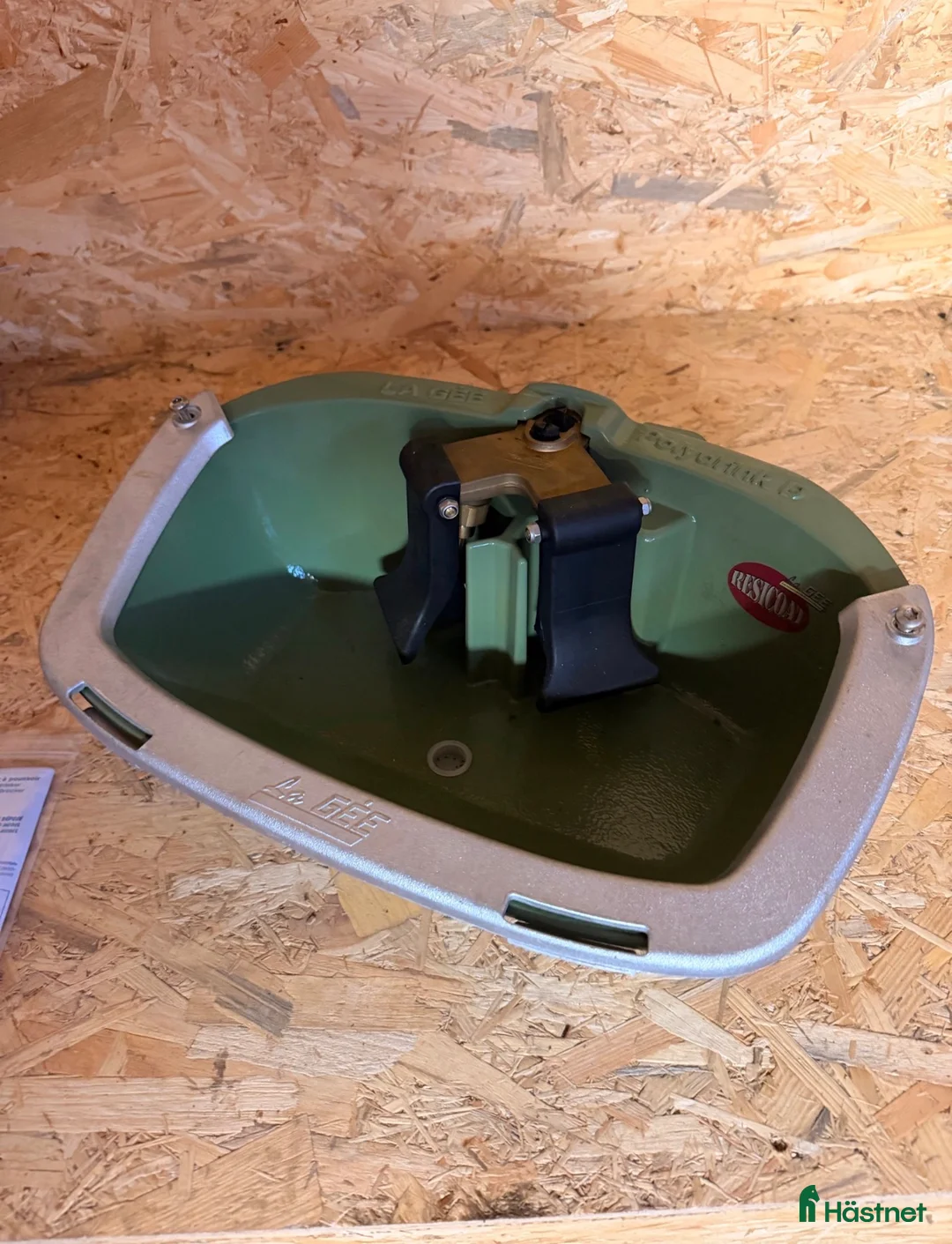 Stallinredning, stängsel & gård övrig utrustning till salu: La Gee - vattenkopp, olika modeller i Örebro - Annons 5