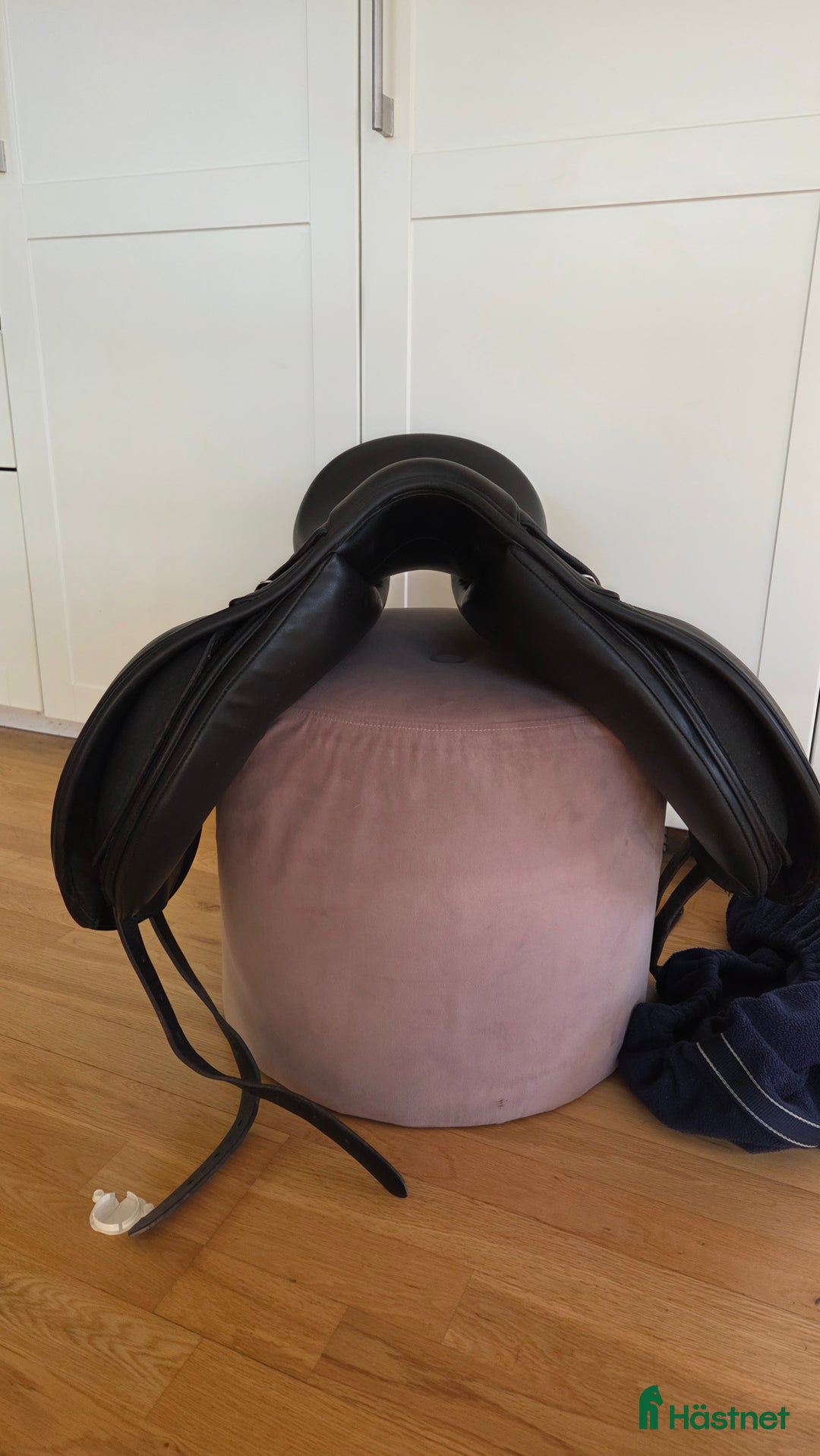 Sadlar hästutrustning till salu: Ikonic Light Hybrid 16" dressyr i Örebro - Annons 4