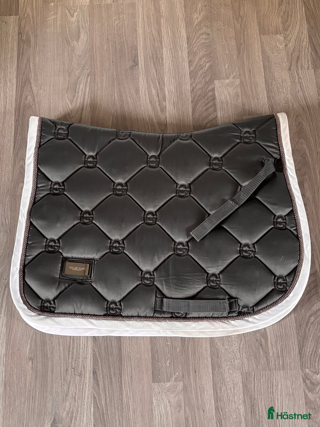 Schabrak & Vojlockar hästutrustning till salu: Equestrian Stockholm schabrak i Åhus - Annons 1