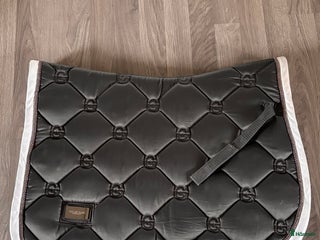 Schabrak & Vojlockar hästutrustning till salu: Equestrian Stockholm schabrak i Åhus - Annons 1