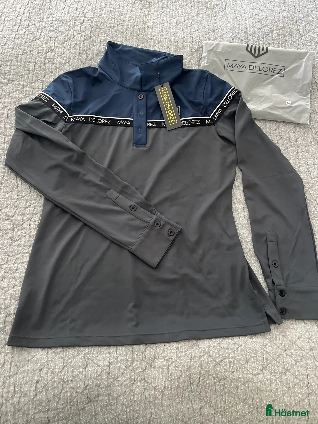 Jackor & Kavajer ryttarutrustning till salu: Maya Delorez långärmad topp i Huddinge - Annons 1