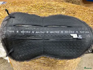 Sadeltillbehör hästutrustning Mattes korrektionspad i nyskick i Älmhult - Annons 3