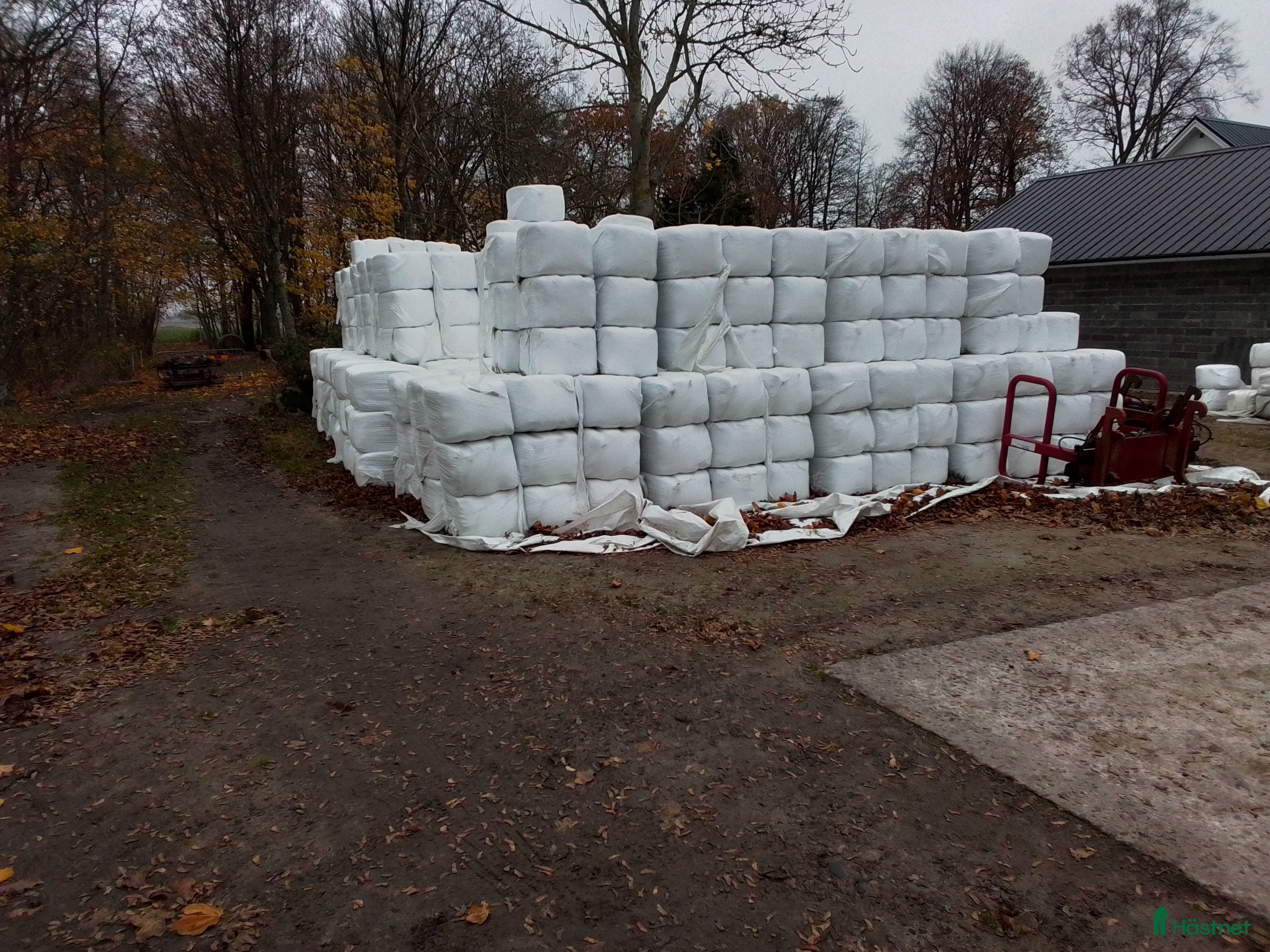 Övrig utrustning övrig utrustning till salu: Hösilage o halm i småbal i Hörby - Annons 20