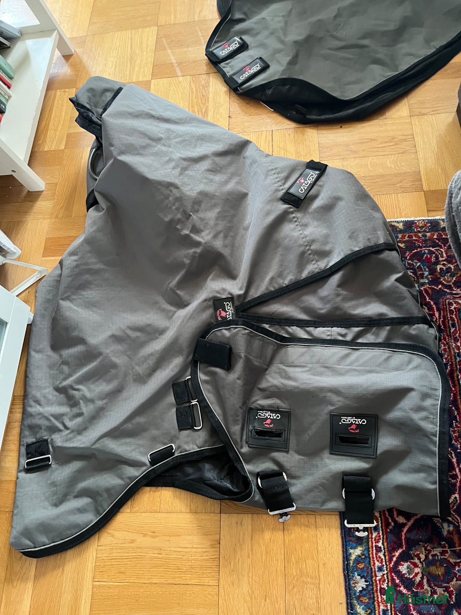 Täcken hästutrustning till salu: Catago regntäcke - Annons 1