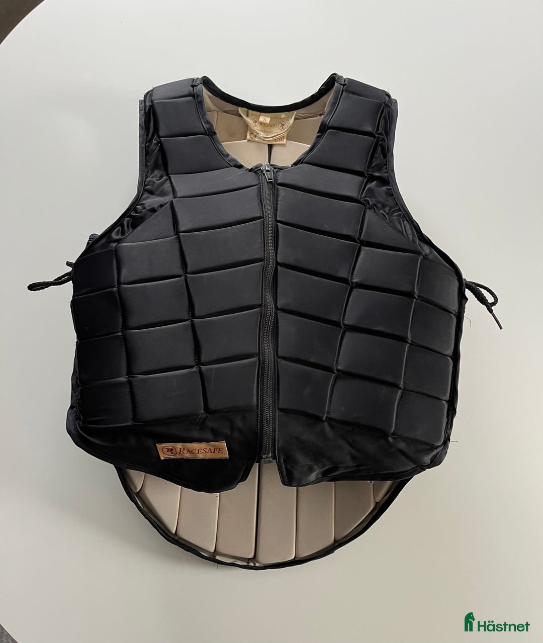 Säkerhetsvästar ryttarutrustning till salu: Racesafe säkerhetsväst i Jönköping - Annons 1