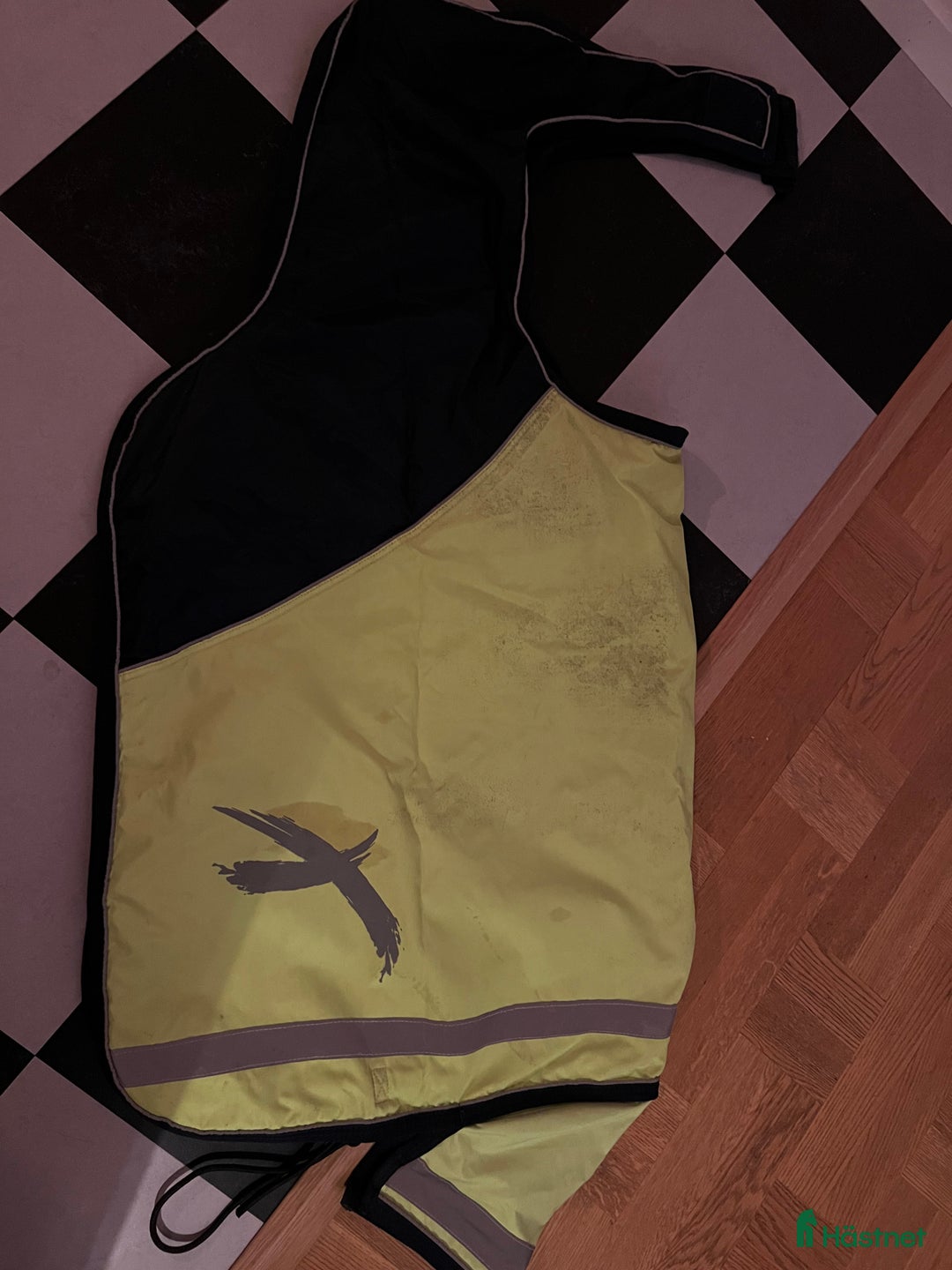 Täcken hästutrustning till salu: Reflextäcke i Östersund - Annons 1