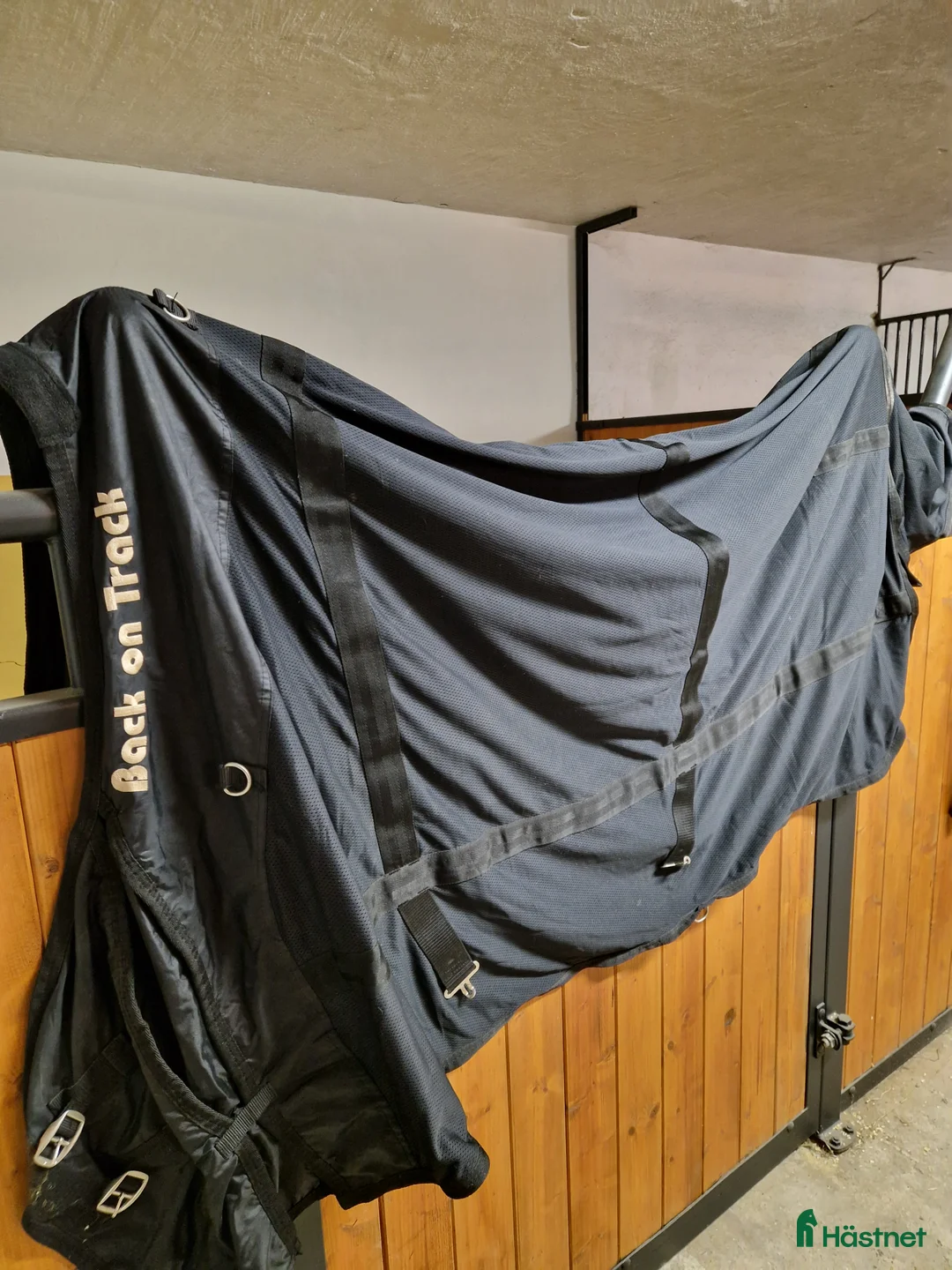 Täcken hästutrustning till salu: Back on track nät täcke - Annons 1