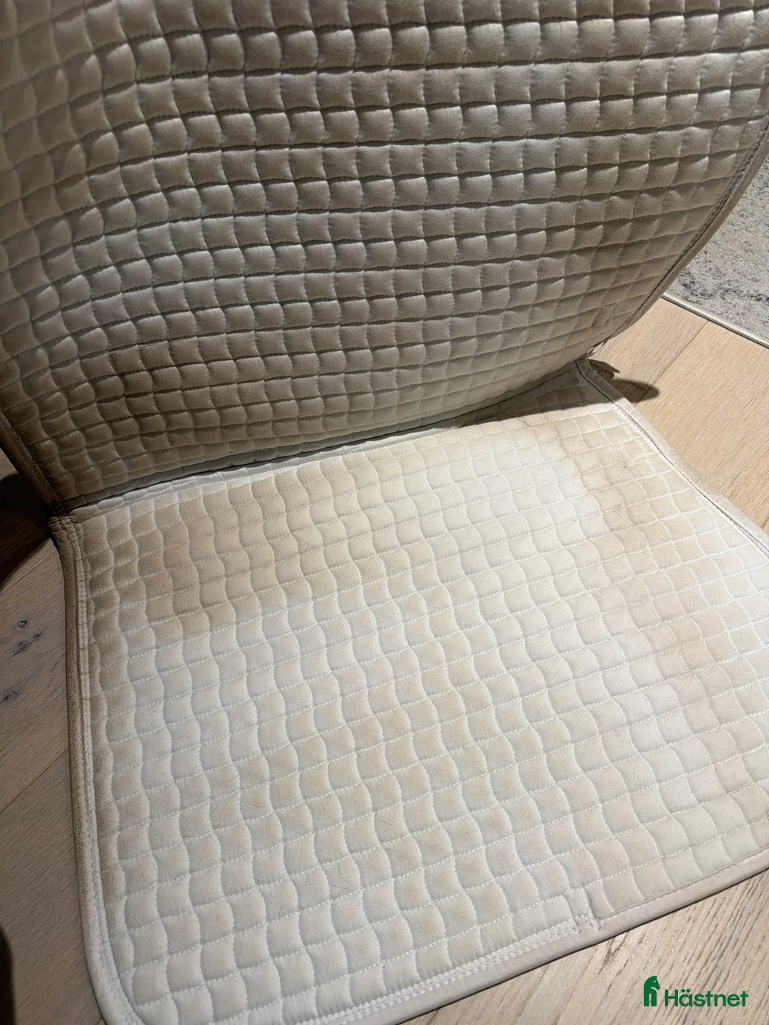 Schabrak & Vojlockar hästutrustning till salu: Vitt tävlingsschabrak - Annons 5