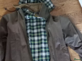 Jackor & Kavajer ryttarutrustning till salu: Oljerock Lavenir i Umeå - Annons 9