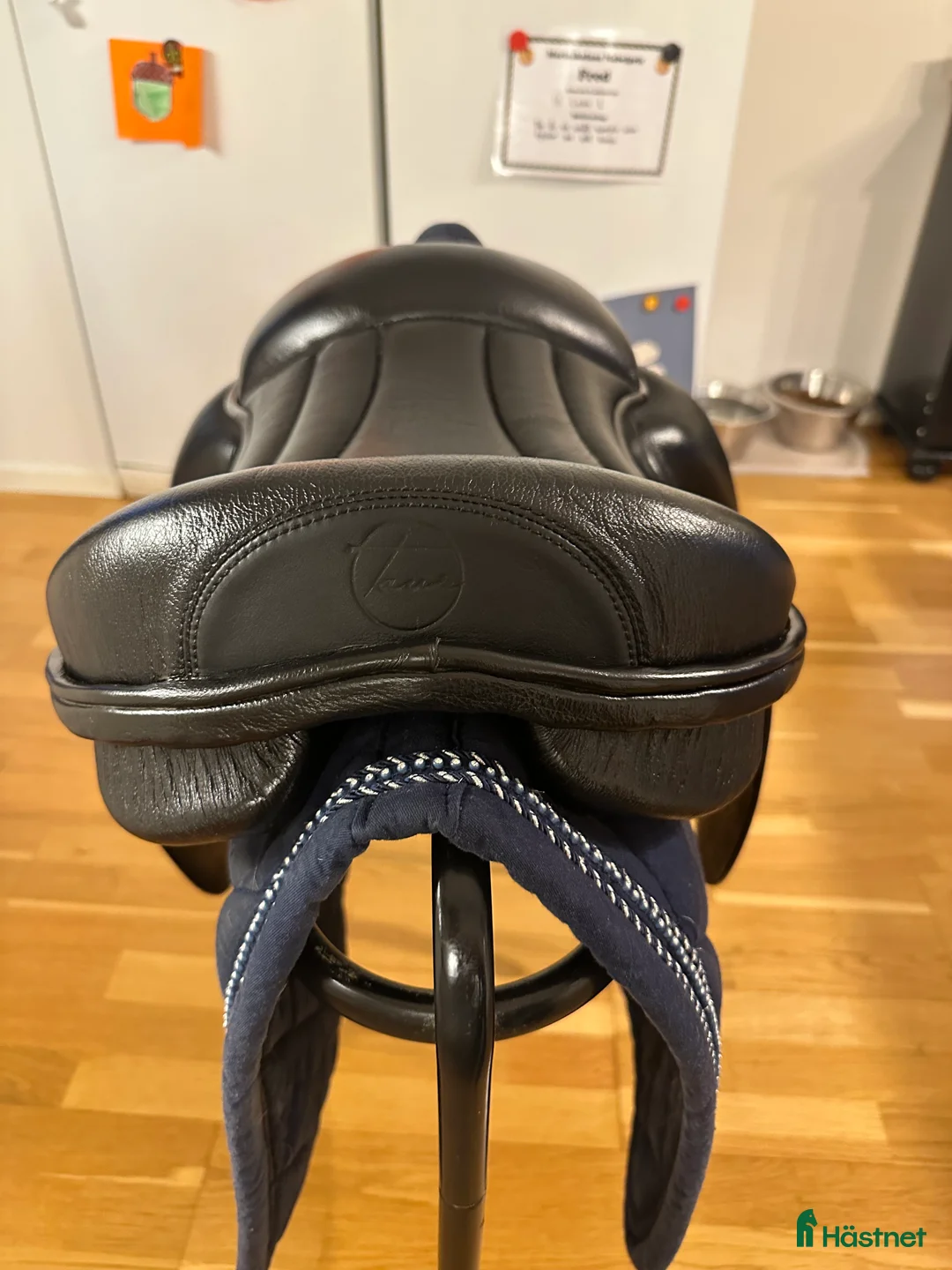 Sadlar hästutrustning till salu: Bomfri dresyrsadel i Nyskick  i Fagersta - Annons 3