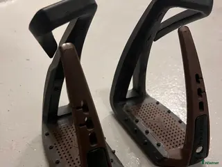 Stigbyglar hästutrustning Freejump stigbyglar i Stockholm - Annons 20