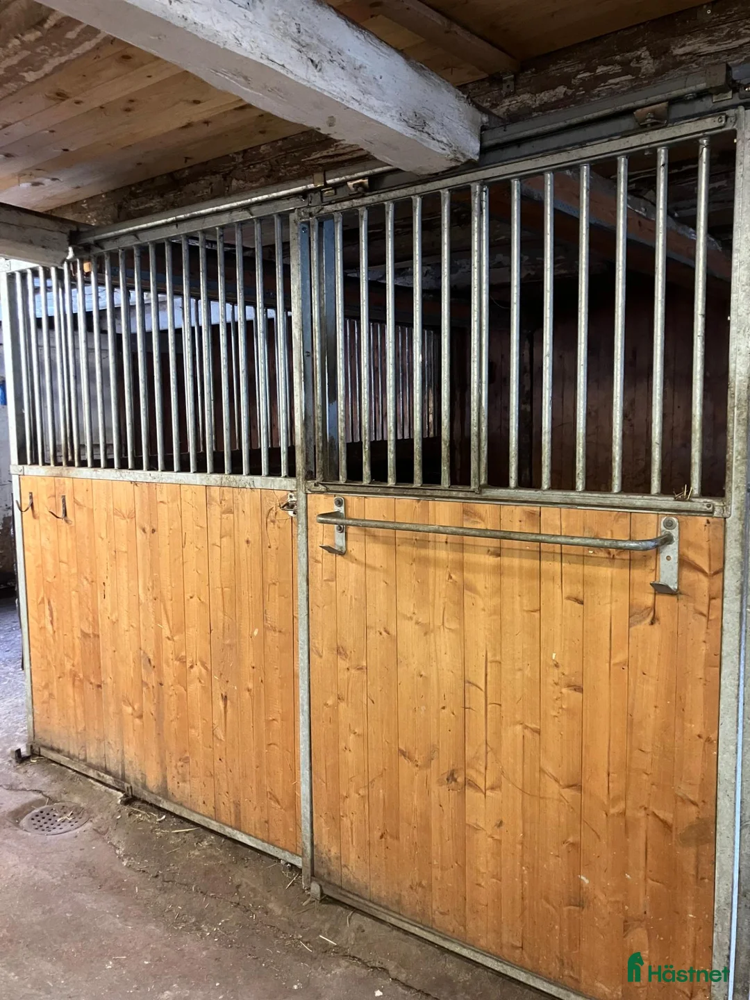 Stallinredning, stängsel & gård övrig utrustning till salu: Hästboxar i trä och metall till stall i Ärla - Annons 2