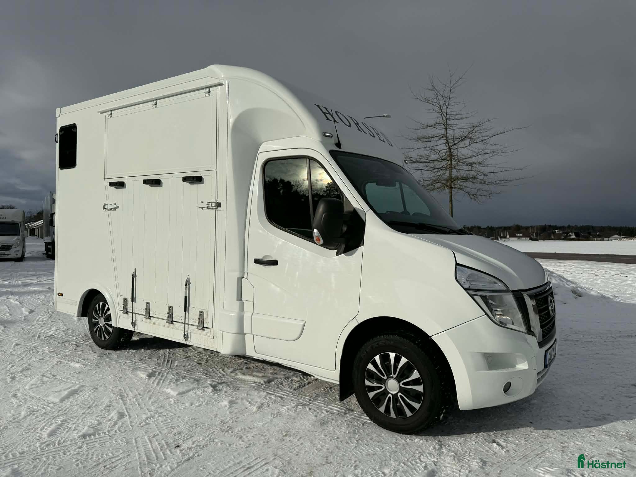 Hästlastbilar  fordon & transport till salu: Hästlastbil med 3 säten och stuteri-inredning!  i Köping - Annons 9