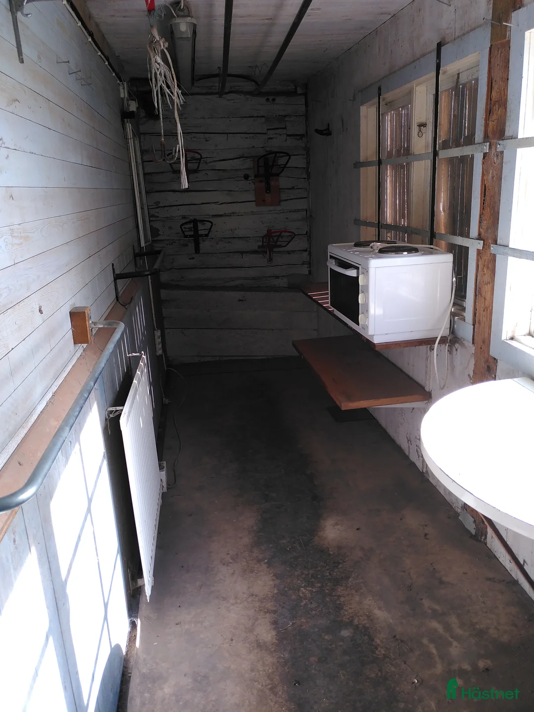  stallplats finnes: Två-Tre stallplatser i Tungelsta uthyres.  - Annons 5