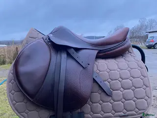 Sadlar hästutrustning Kvalitets sadel från Antares i Göteborg - Annons 3