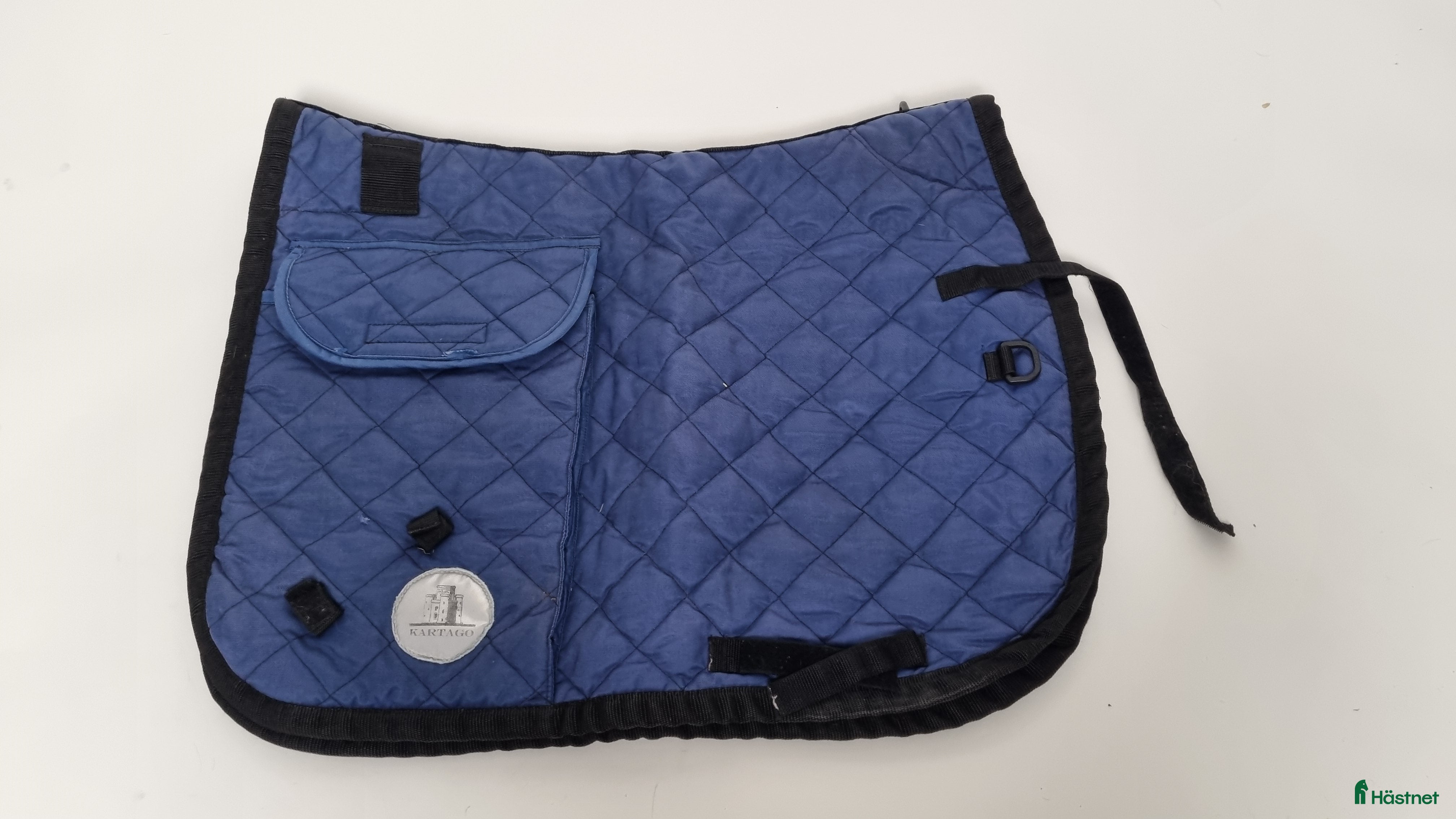 Schabrak & Vojlockar hästutrustning till salu: Blått schabrak med väskor i Färentuna - Annons 12