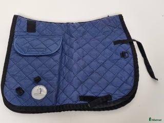 Schabrak & Vojlockar hästutrustning till salu: Blått schabrak med väskor i Färentuna - Annons 12