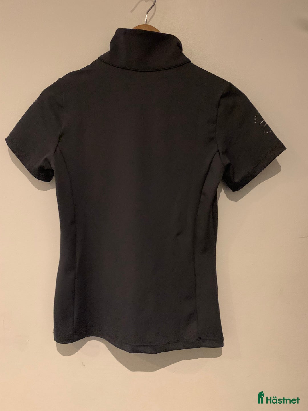 Övrigt Ridkläder ryttarutrustning till salu: Oanvänd grå piké xs från Lux Cheval i Vellinge - Annons 2