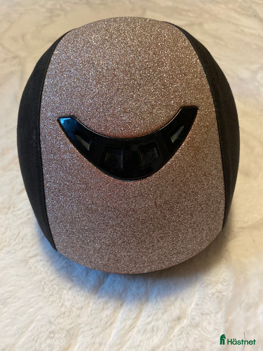 Hjälmar ryttarutrustning till salu: Rosa-lila hjälm Lynx 55 i Täby - Annons 4