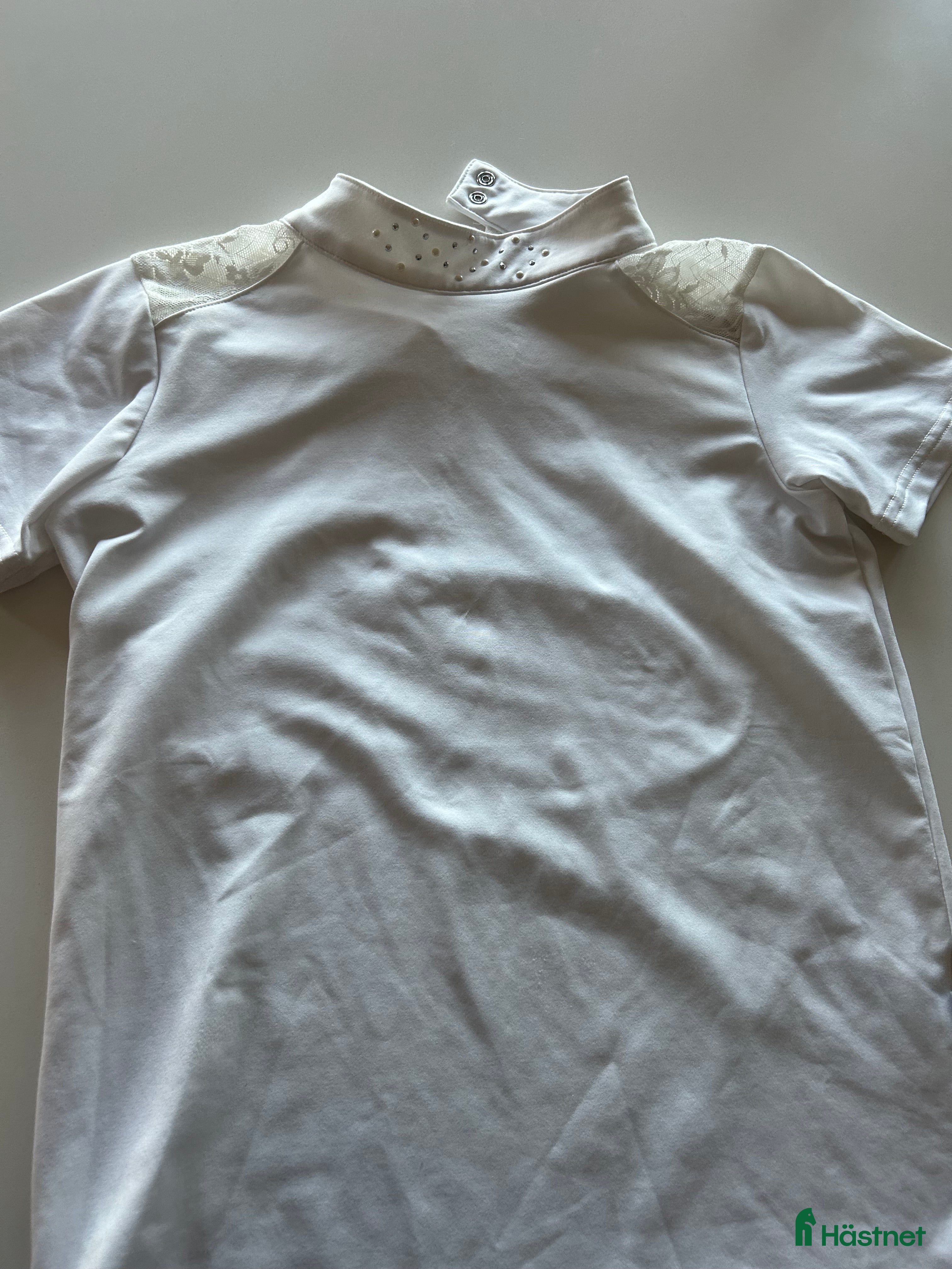 Övrigt Ridkläder ryttarutrustning till salu: Fin Tävlingstopp från CRW i stl. 134/140 i Jät - Annons 2