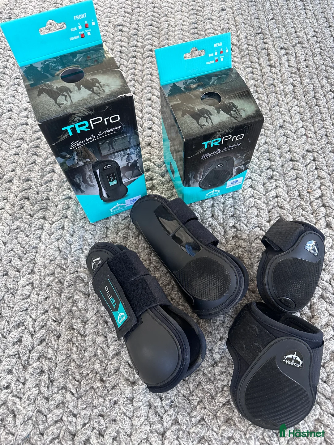 Benskydd hästutrustning till salu: Superfina Veredus skydd i Enskede - Annons 1